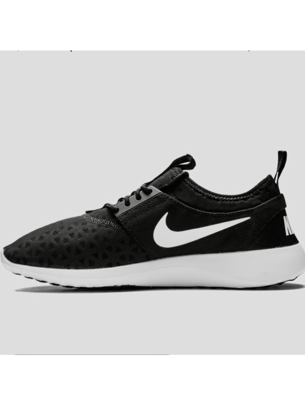 Nike Women’s Juvenate Black White Athletic Sneakers Size 9.5